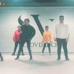 成人爵士抒情舞蹈视频