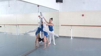 柔术劈叉成人男生视频,成人男生轻松掌握的极限挑战