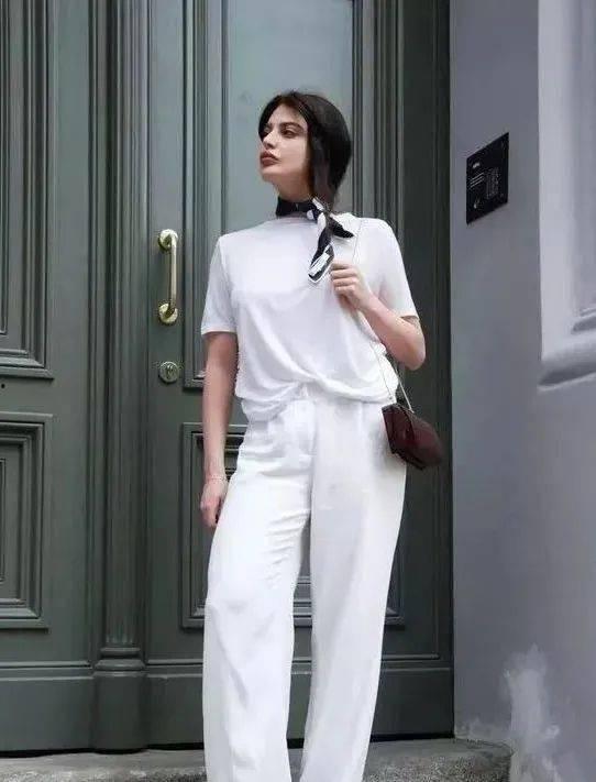 成人校服棉衣怎么穿视频,成人版冬季时尚指南