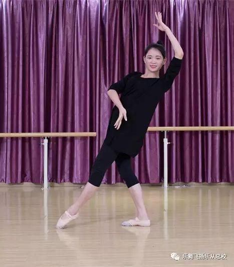 天鹅舞化妆成人教学视频,跟随教学视频轻松掌握优雅舞者妆容技巧